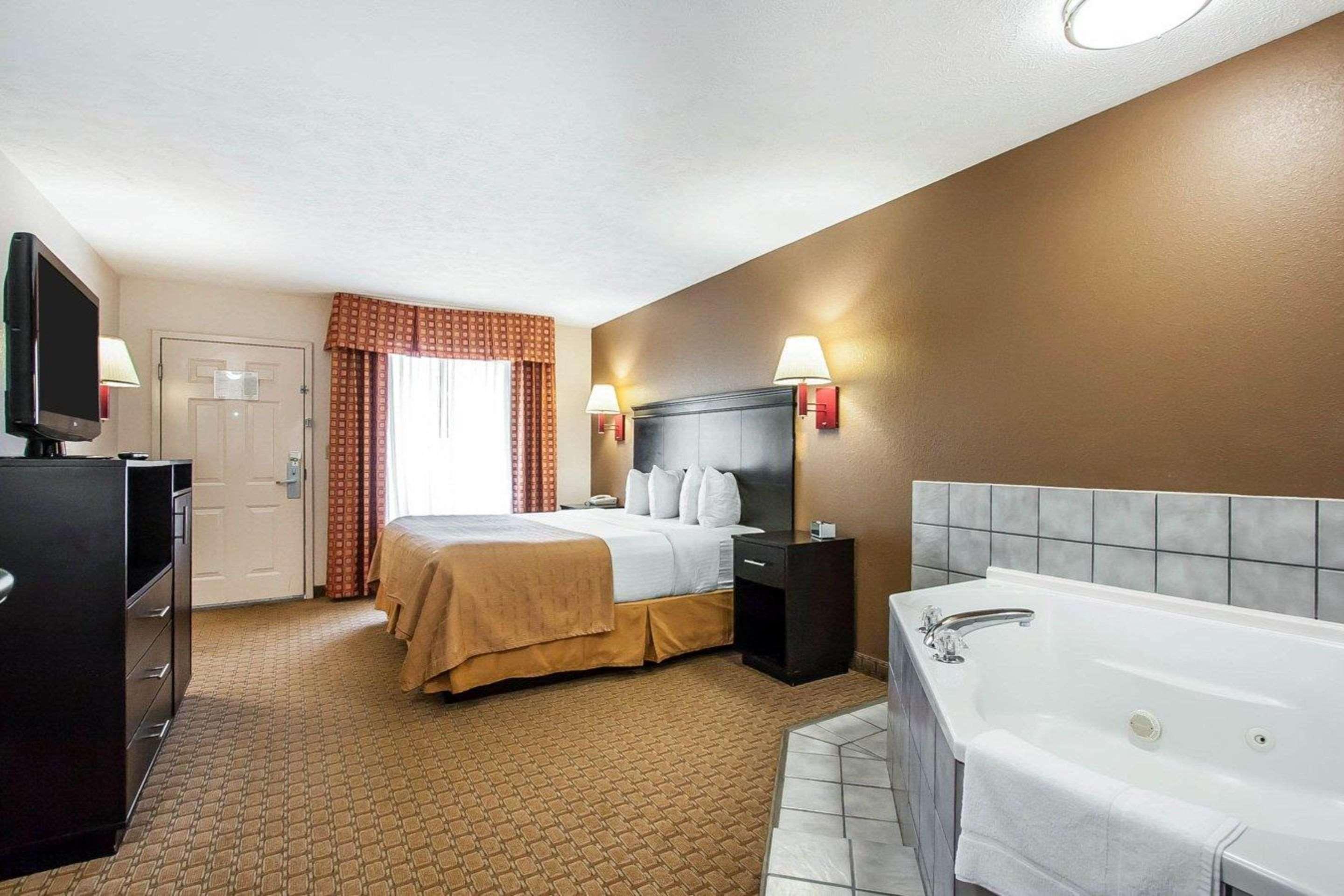 Quality Inn Savannah South Bagian luar foto