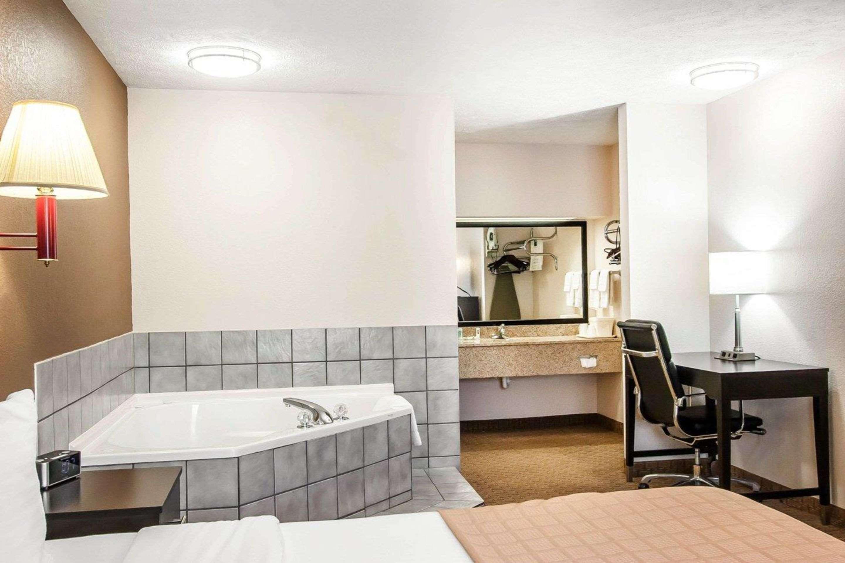 Quality Inn Savannah South Bagian luar foto